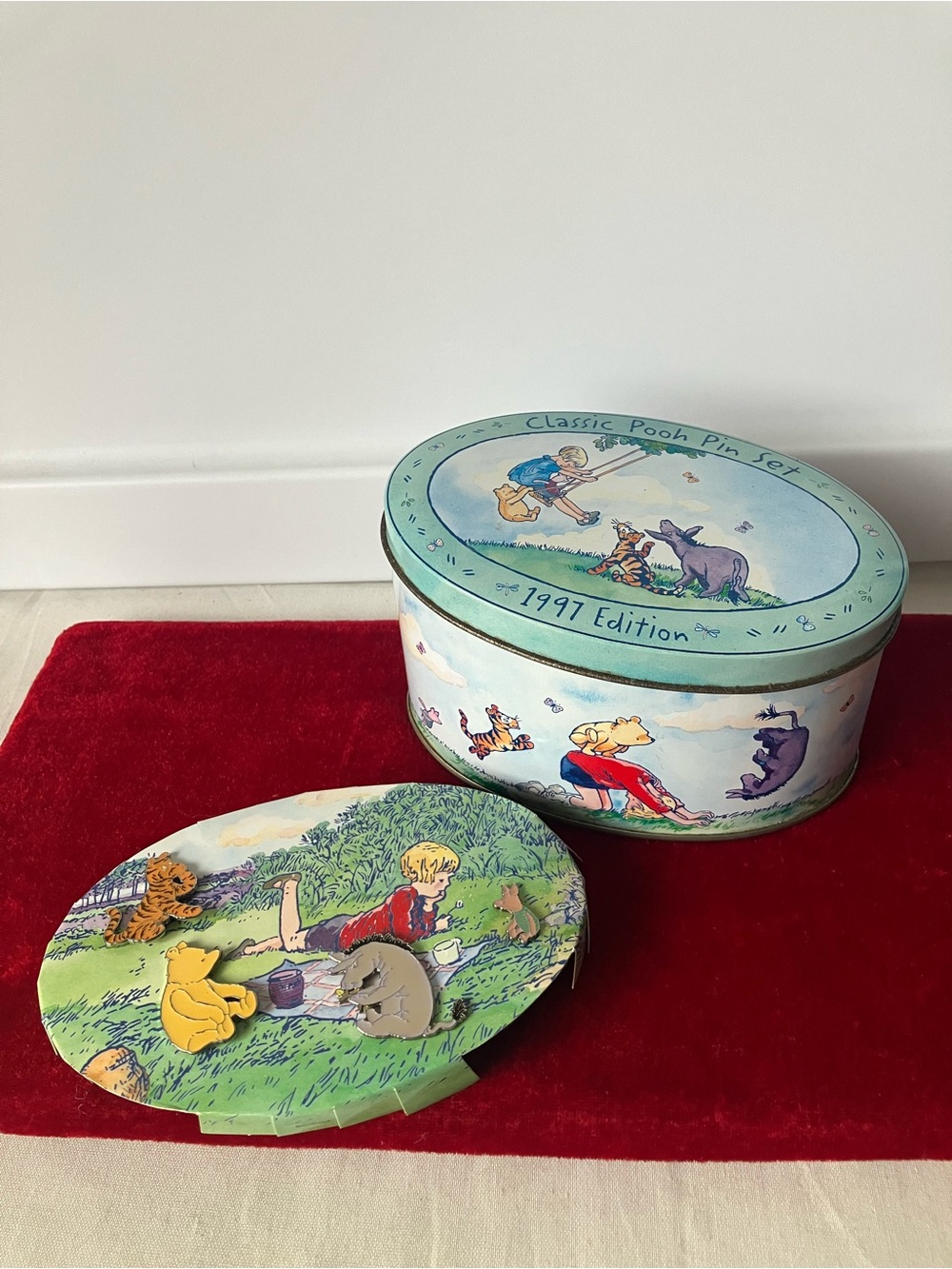 Disney Classic 1997 Edition Pin Set Pooh, Tigger, Piglet, And Eeyore with Tin.